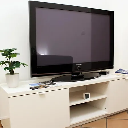 La Corte Dei Creativi Comodo E Milan